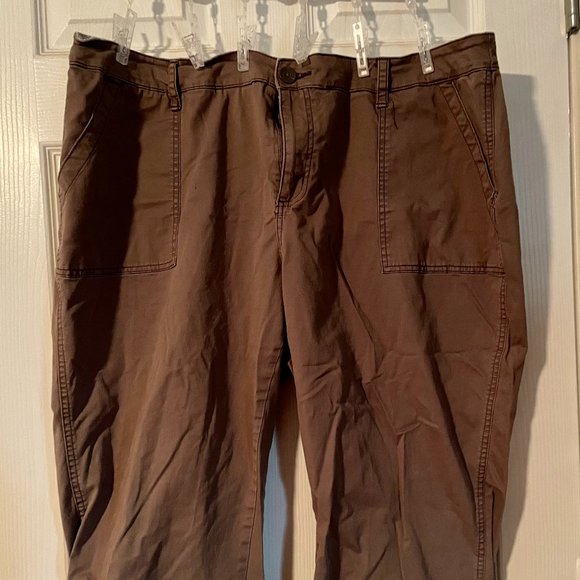St John's Bay Brown plus size capris - Picture 1 of 4